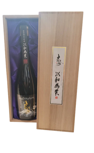 DAISHINSYU EQUILIBRIUM SAKE JUNMAI DAIGINJO JAPAN 720ML