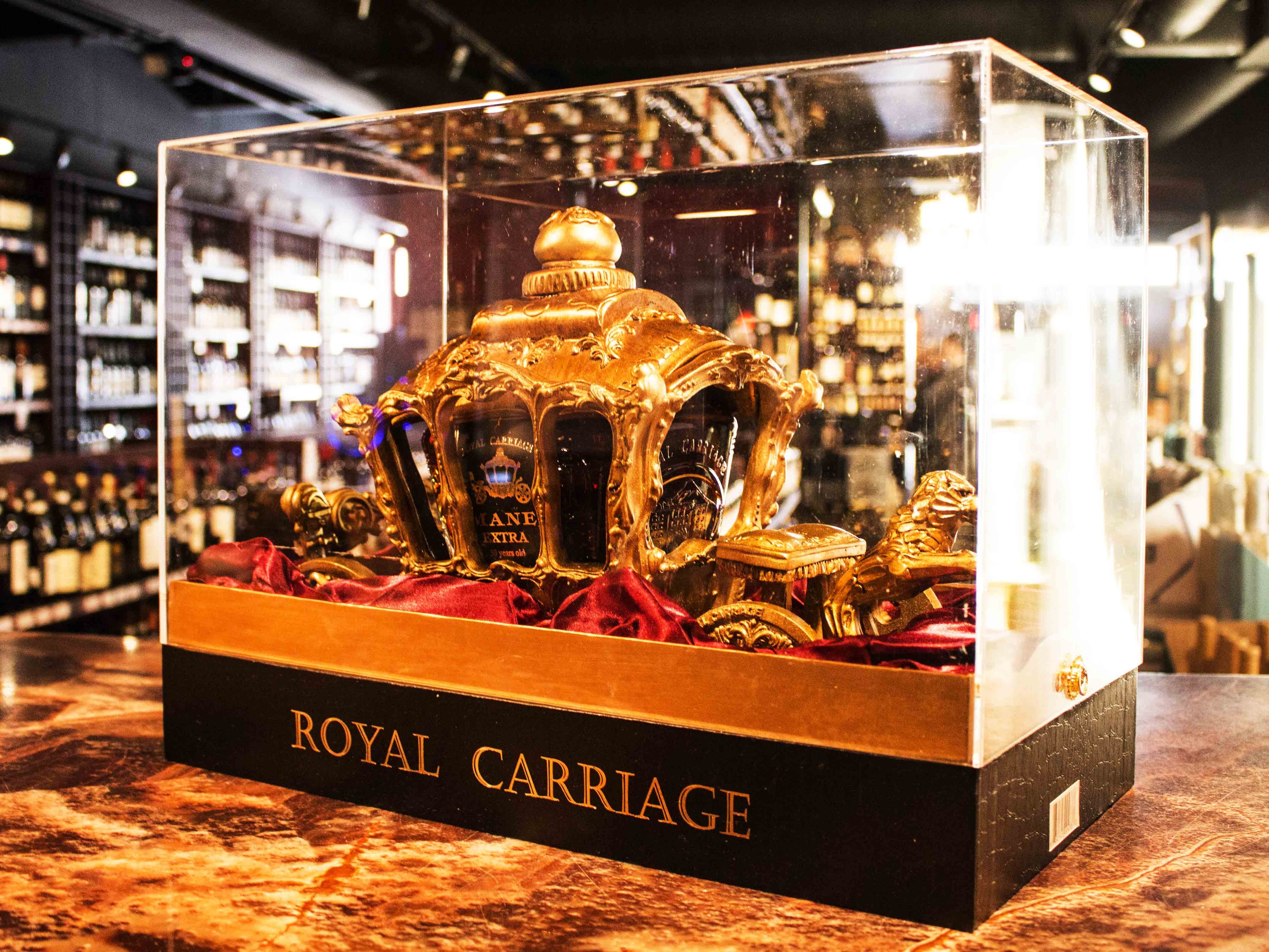 ROYAL CARRIAGE MANE BRANDY EXTRA  ARMENIA 30YR 750ML - Image 2