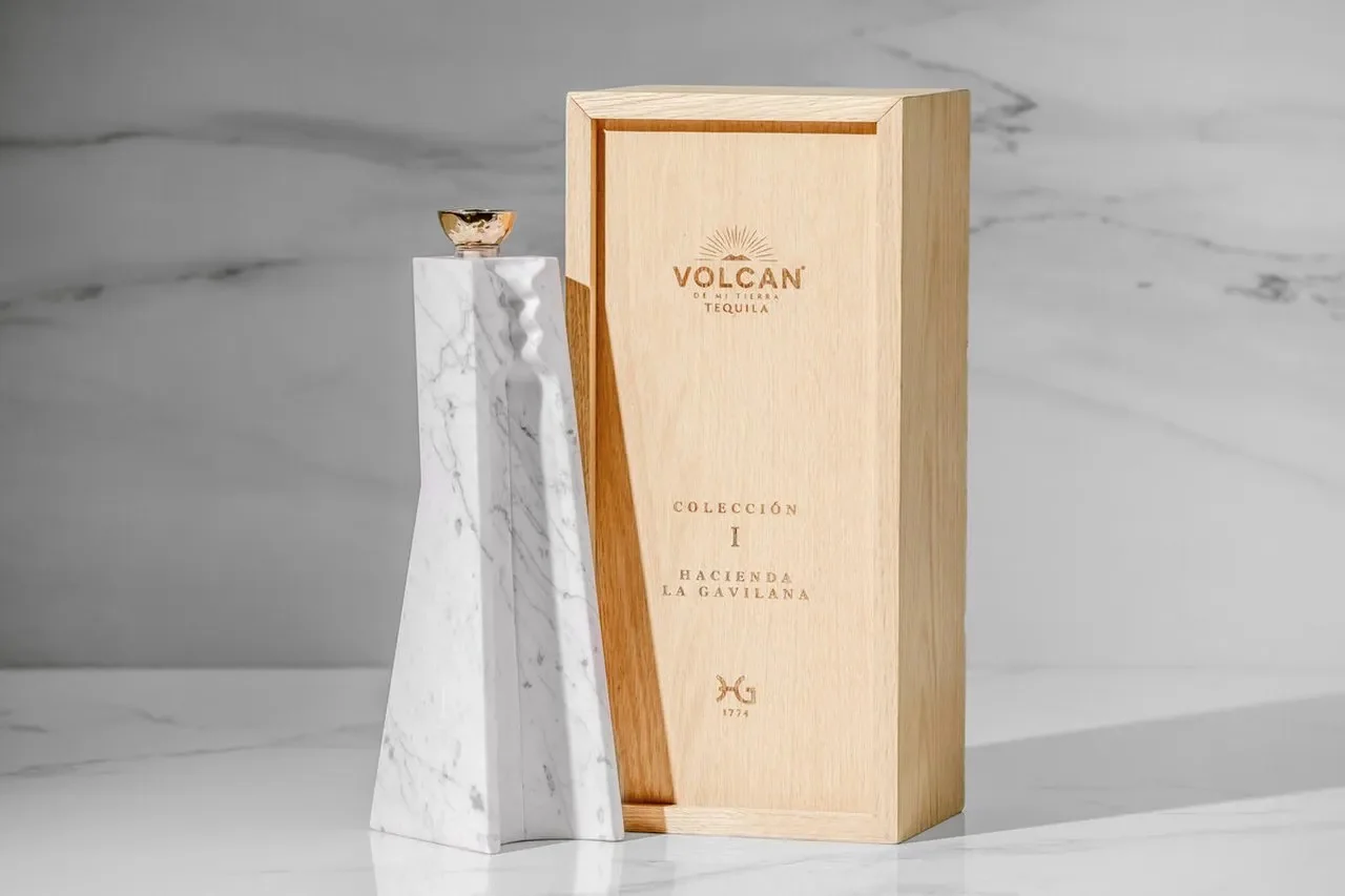 VOLCAN DE MI TIERRA TEQUILA ANEJO HACIENDA LA GAVILANA COLECCION I 700ML